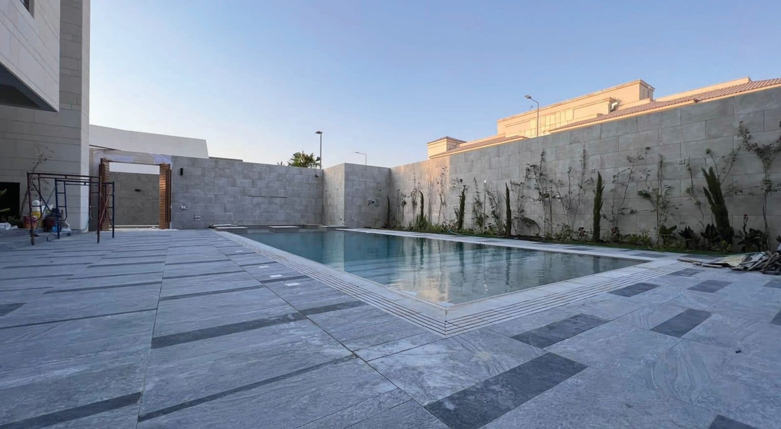 Courtyard & Pool